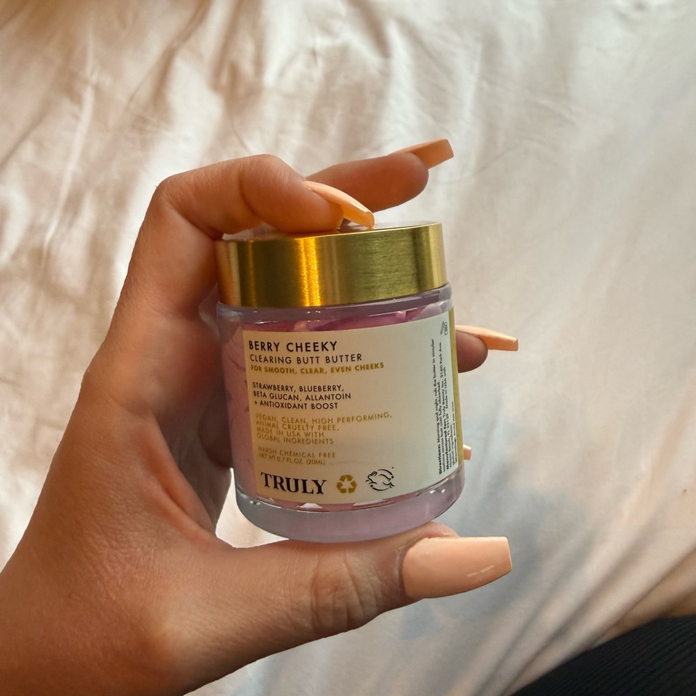 TRULY Berry Cheeky Clearing Butt Butter - Pink and Gold